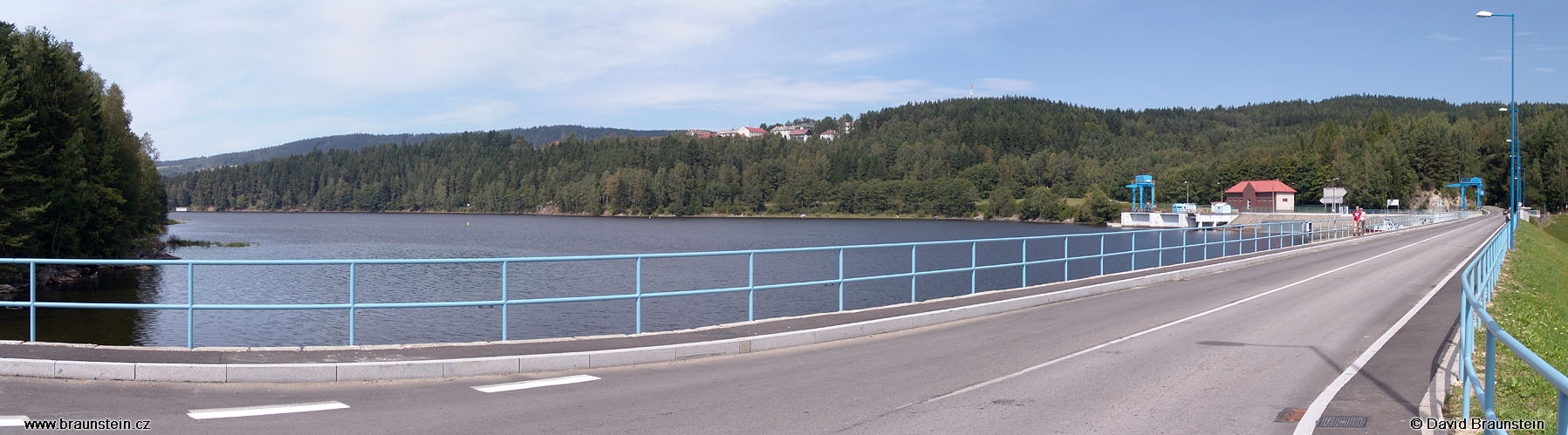 2005_0909_115937_cz_lipno_z_hraze